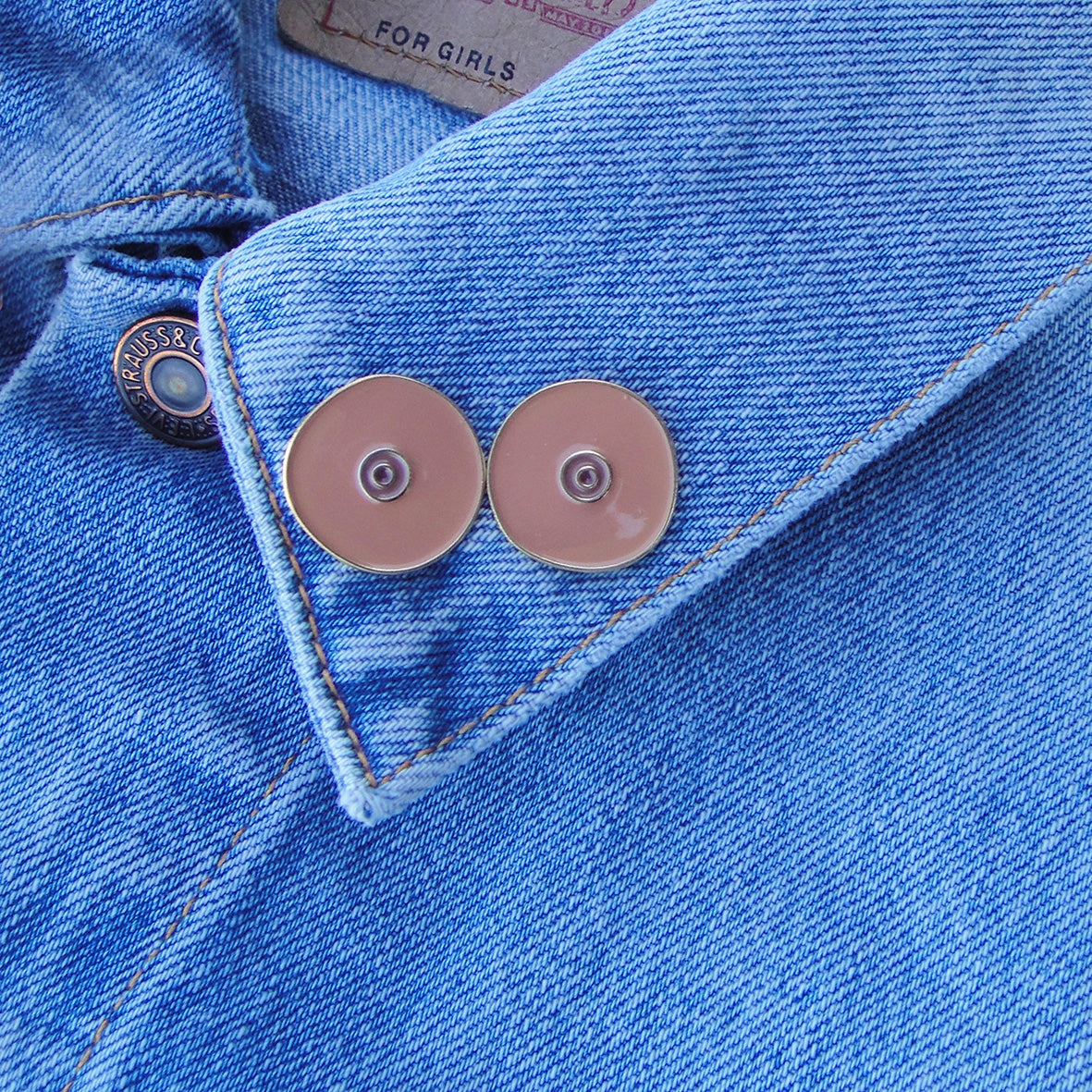 Pin's Seins - Noir - Coucou Suzette