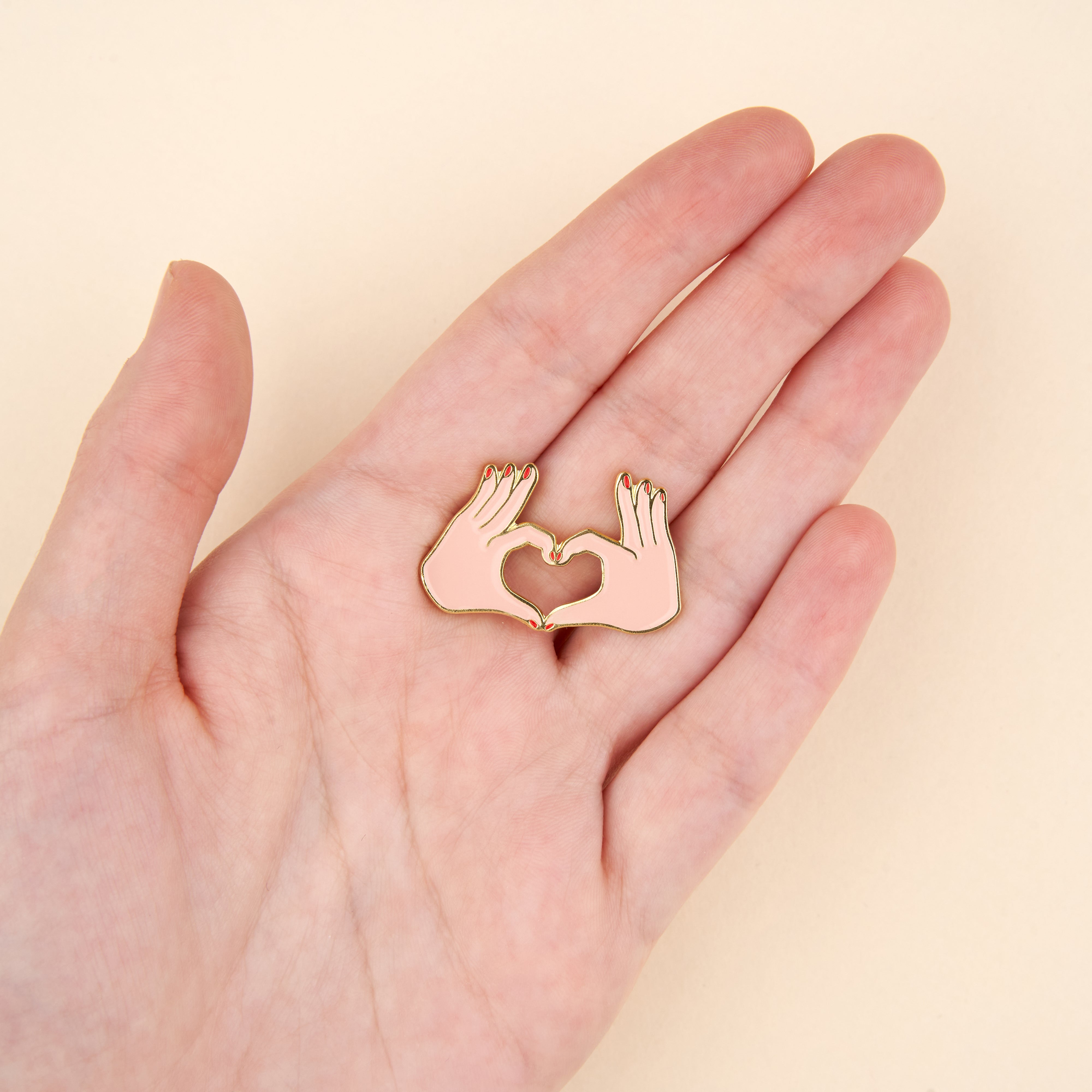 Cute Love Pin in white version – Coucou Suzette