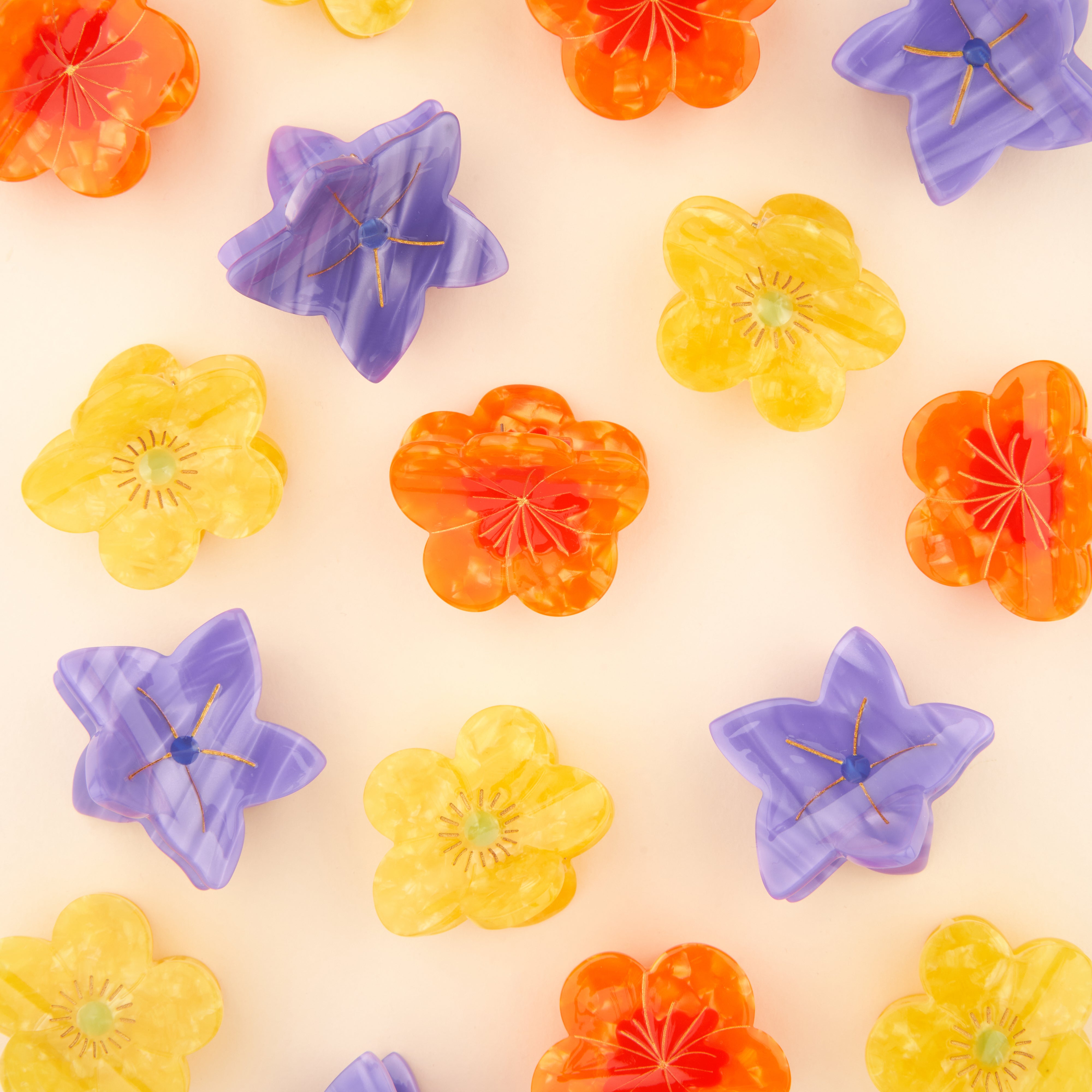 Buttercup Mini Hair Claw: A Bright Yellow for All Hairstyles