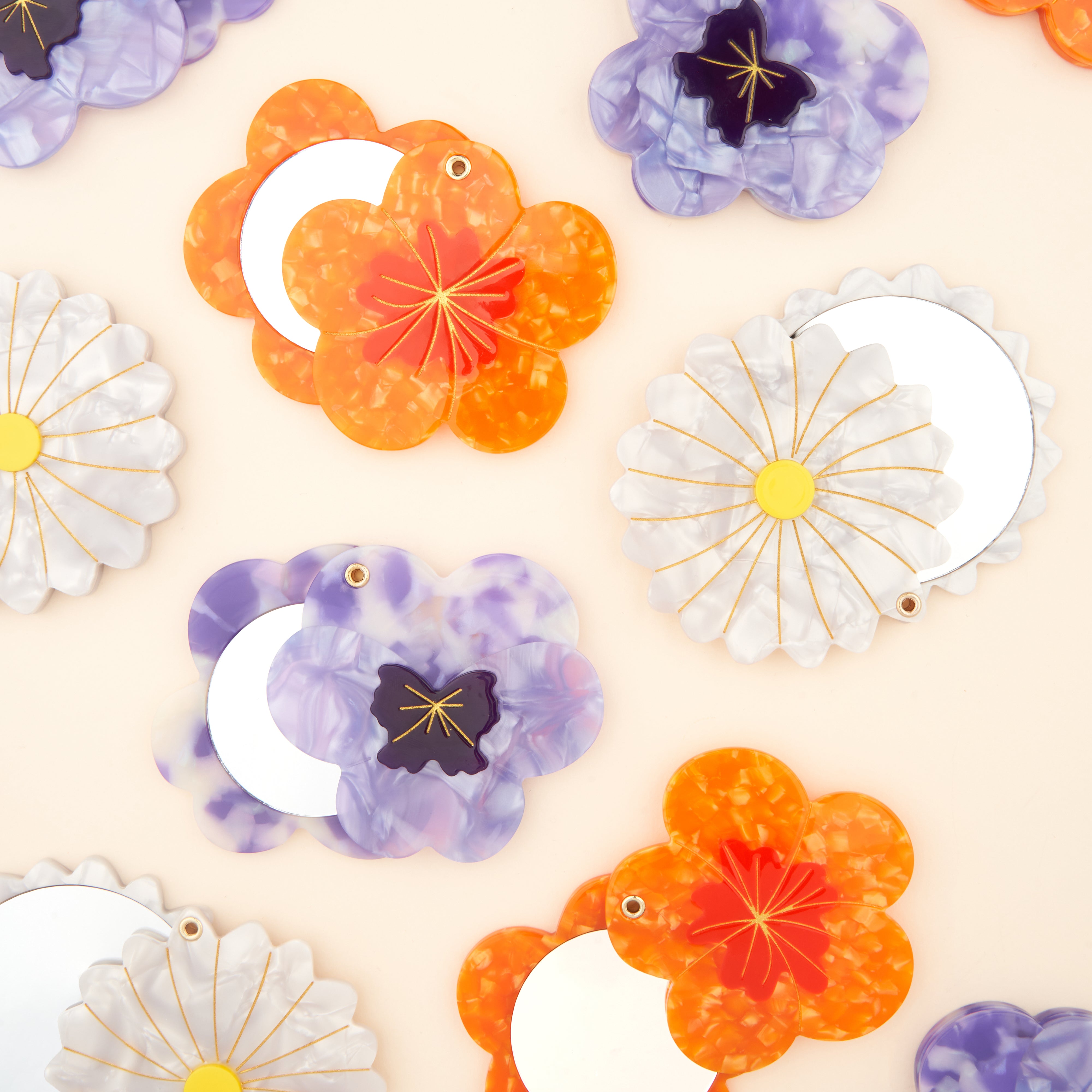 Daisy Pocket Mirror – Chic & Handy Accessory | Coucou Suzette